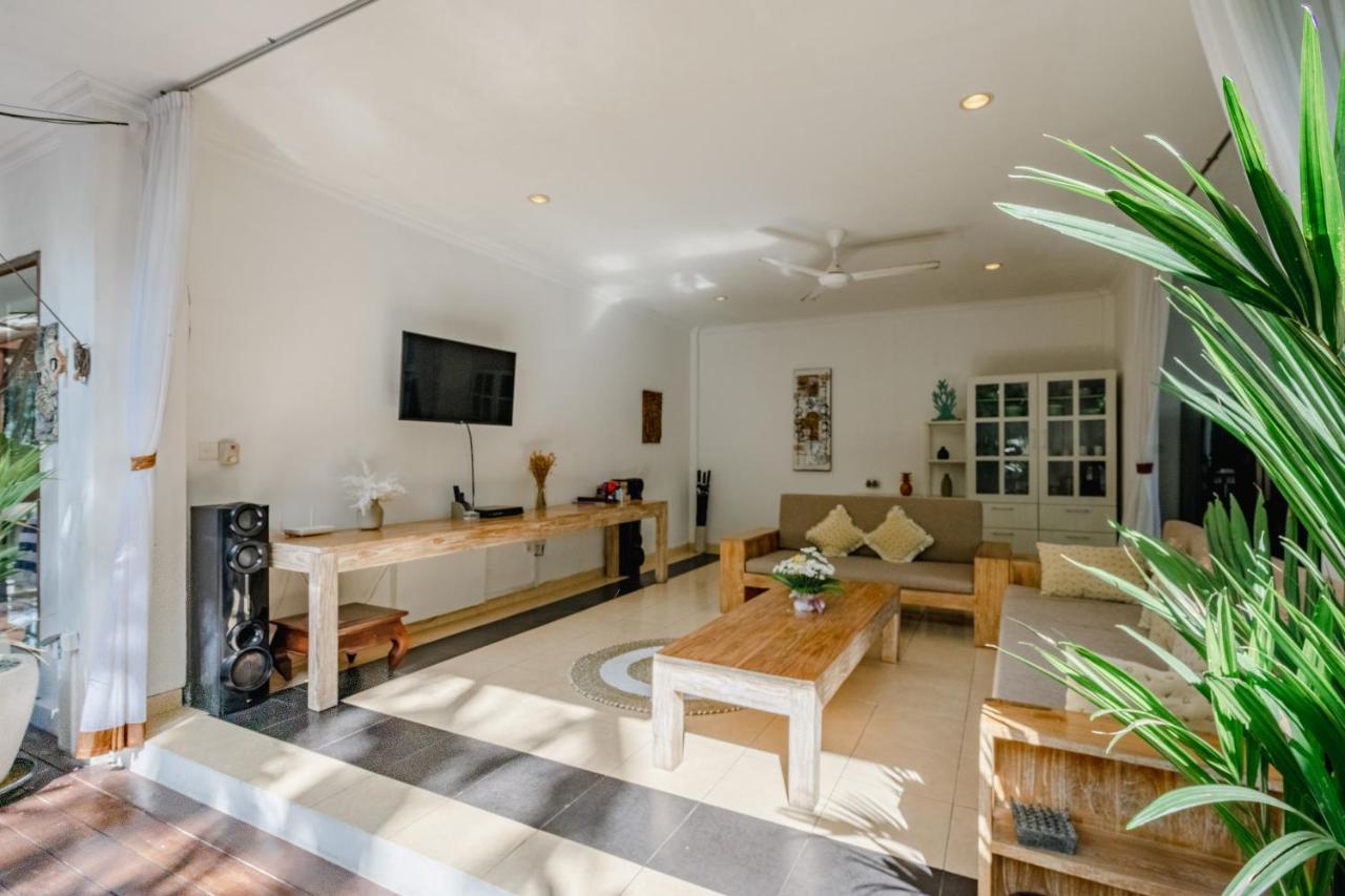 Villa Alleira Seminyak By Best Deals Asia Hospitality Exteriör bild